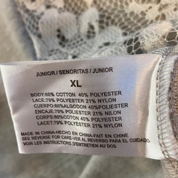 Gray & White Lace Long Sleeve Top Size XL - Picture 8 of 8
